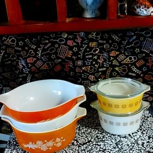 Pyrex cooking set